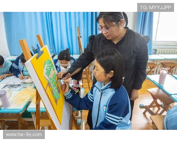 以抽象足球为核心绘织校园运动会激情多彩青春画卷活力盛放现场秀